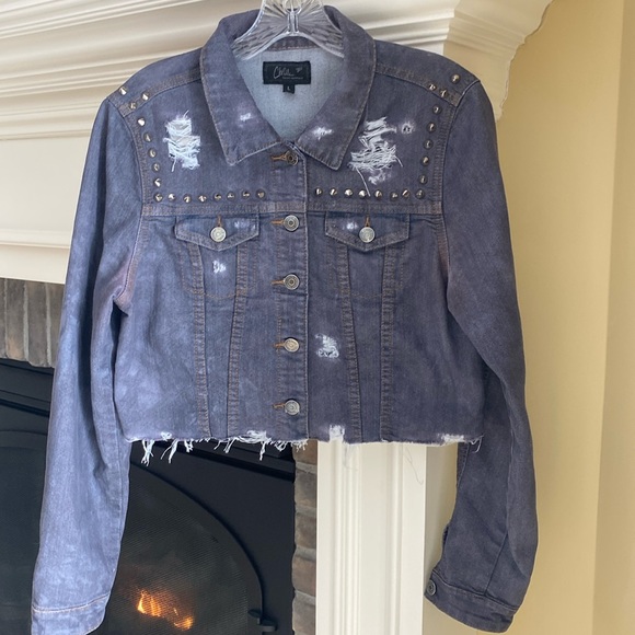 FABULOUS Hand Painted Upcycled Jean Jacket in Size Large. Distressed w/Studs. - Picture 2 of 12